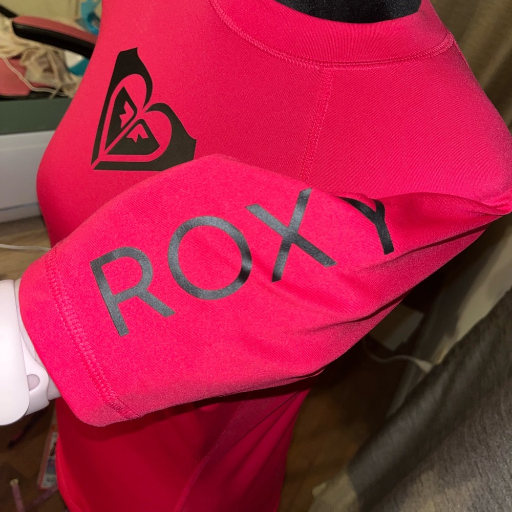 Roxy Pink Short sleeve Rash Guard. - Picture 3 of 4